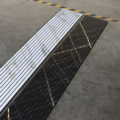 Modern Ev Dekoru PVC Tavan Paneli Duvar Taşı olarak 3D Dokusuzluk PVC Duvar Paneli Oturma Odası Yatak Odası Özelliği Duvar