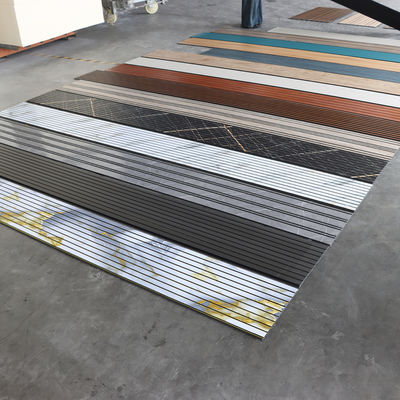 Duvarlar için ticari kalite PVC tavan paneli Deniz geçirmez Nem Dayanıklı PVC Duvar Tahtası Dükkan Otel Restoran