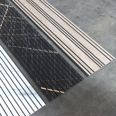 Su Geçirmez Yangına Dayanıklı PVC Duvar Paneli Hafif Kolay Kurulum İç ve Dış Duvar Kaplaması Banyo Mutfak Oturma Odası İçin