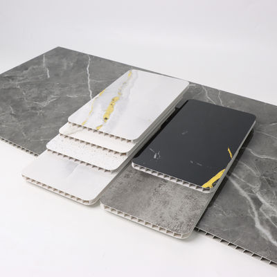 Modern 3 boyutlu desen yangın geçirmez PVC duş duvar paneli lüks banyo yenileme malzemesi