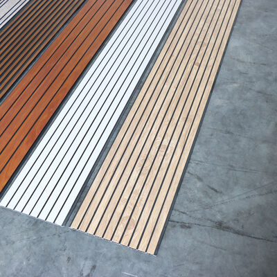 Modern İç Mekanlar tavan duvar dekorasyonu için neme dayanıklı, kurulumu kolay PVC yivli tavan duvar paneli