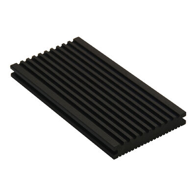 Dışarıdaki Çürük WPC Kompozit Çatısı.