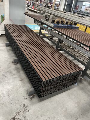 En Çok Satılan Yangın geçirmez Wpc Ahşap Kompozit 219x26 Dış Duvar Paneli Kaplama Ekstrüzyon Tarzı