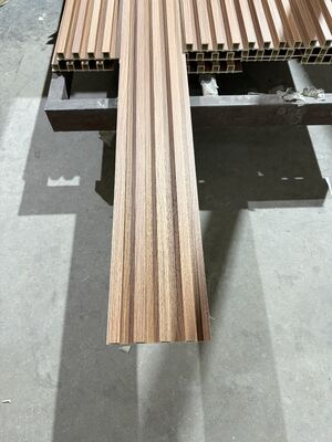 Özel Çevre Dostu İç Mekan Düzensiz Izgara Wpc Duvar Paneli 160x24 Kaplama