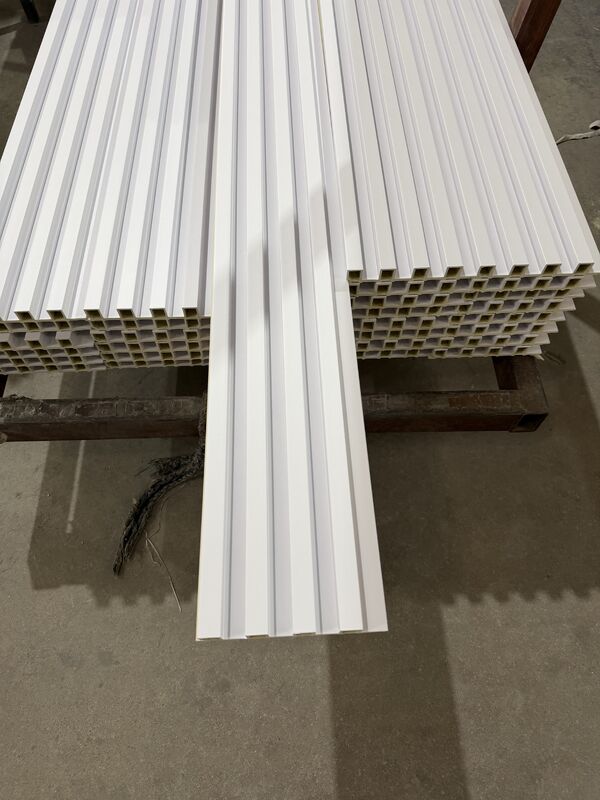 Özel Çevre Dostu İç Mekan Düzensiz Izgara Wpc Duvar Paneli 160x24 Kaplama