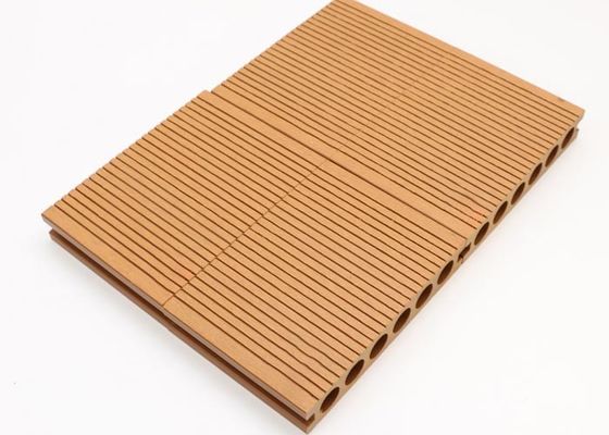Çerçeve Döşeme Bahçesini Gizle WPC Zemin Kaplaması 18mm Kolay Kurulum Modern Tasarım