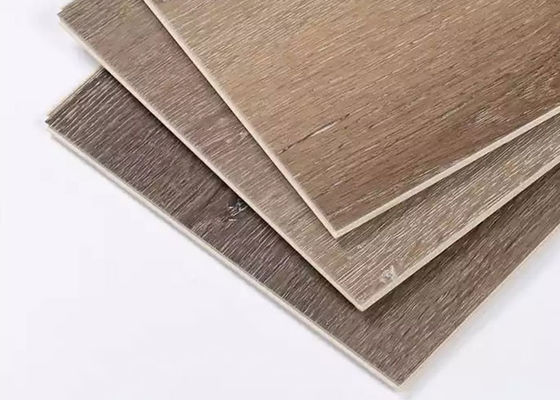 Ev Dekorasyonu İçin Yanmaz Suya Dayanıklı Ahşap Renkli PVC Kilit Döşeme